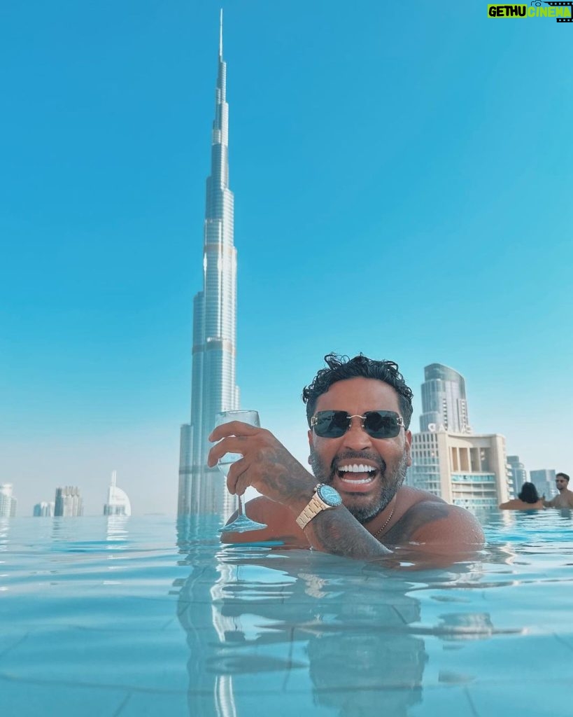 Zion Instagram - La vista al cielo’ como la están pasando ? que todos tengan un lindo Domingo #dubai ❤️‍🔥🕌 #Zdiddy #Uknowwwwww Dubai, United Arab Emirates