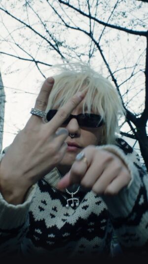 Zion.T Instagram - ‘V (✌🏻)’ M/V out now🧑🏼‍💻