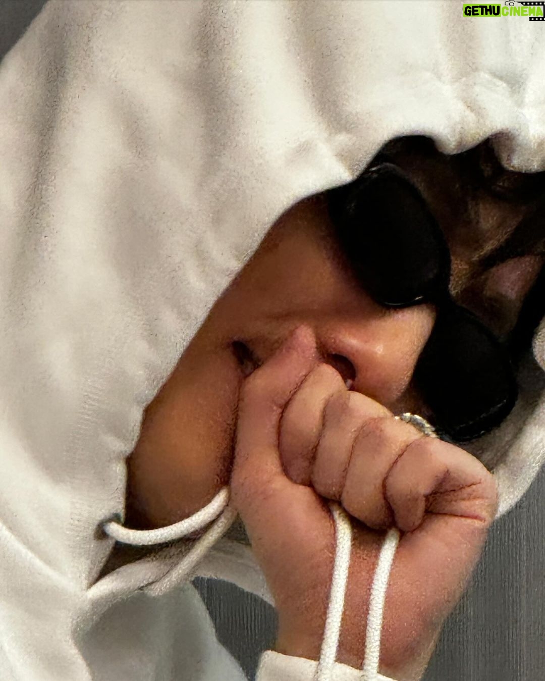 Zion.T Instagram - 구름 위 걷는 느낌☁️😮💨 @nikeseoul @nikesportswear #광고 #AirMaxDn