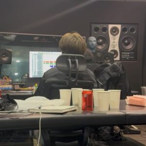 Zion.T Instagram - 미 춰 버 리 겠 어 - GIRIBOY Out noww🎶

-Credits-

Lyrics by GIRIBOY
Composed by GIRIBOY, Slom, Gu young jun, KIMSAN
Arranged by Slom, Gu young jun

Drums by Slom
Percussions by Slom
Synthesizers by Slom, Gu young jun, Valo
Keyboards by Slom, Gu young jun
Bass by Park jongwoo
Guitar by Gu young jun
Sound Effects by Slom, Gu young jun
Chorus by GIRIBOY, Zion.T

Recorded by Sangil Kim, Sunkyu Kim @ STANDARD FRIENDS
Mixed by HRBstage @ STANDARD FRIENDS
Mastered by Justin Shturtz @ Sterling Sound

[STANDARD FRIENDS]
Artist｜GIRIBOY
Executive Producer｜Zion.T
Album Producer｜GIRIBOY

A&R Director｜Dayoung Lee
A&R Producer｜Byul Han
Management Director｜Sejin, Junhyeok Ko
Management｜Sanghyun Moon
Visual Creative｜Haneul Noh, Juho Lee
Media & Marketing｜Dayoung Lee, Juho Lee
Logo Design｜Haneul Noh
Photography｜Jinyu
Publicity｜Danny Moon
Business Affairs｜Gukro Yoon
Finance｜Hyunseo Lee

M/V Director｜Nany Kim
Profile Photography｜Yookoon
Hair｜Sunghwan Kim @ SOONSOO (Assist. Ayoung Park)
Make Up｜Minkyeong Lee @ SOONSOO (Assist. Seohyun Yang)
Styling｜Soomin Kang @TEAM.SOOMIN (Assist. Yujin Kang)

ⓒ 2024 STANDARD FRIENDS
