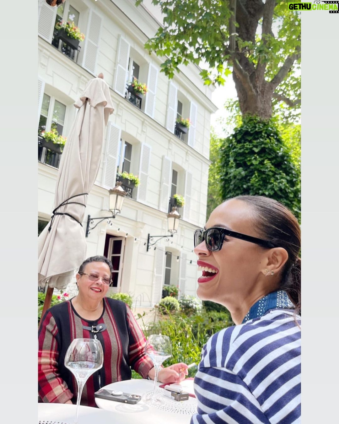 Zoe Saldaña Instagram - Paris, you make me happy.