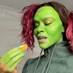 Zoe Saldaña Instagram - 🤢🩲🐸🪲🦖☘️🌿🍏🥦