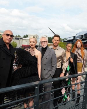 Zoe Saldaña Instagram - The weekend volume #gotg3
Merci Paris!