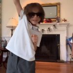 Zoe Saldaña Instagram - Es viernes y el cuerpo lo sabe 🕺🏽🕺🏽🕺🏻 #ZoePOV 🎥 🪩: @ro.gramm Inspo: @ frigerr on TikTok 🇦🇷( @lucasfriger )