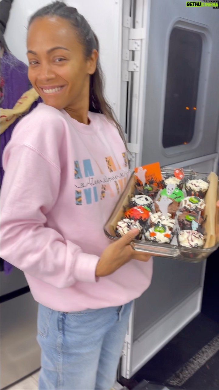 Zoe Saldaña Instagram - Happy Halloween! Cupcakes by @ro.gramm & my little 🧒🏽🧒🏽👦🏼