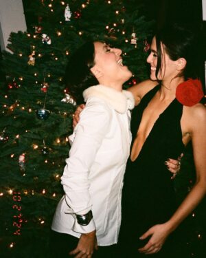 Zoey Deutch Instagram - soirée seasón 🕎🎄✨