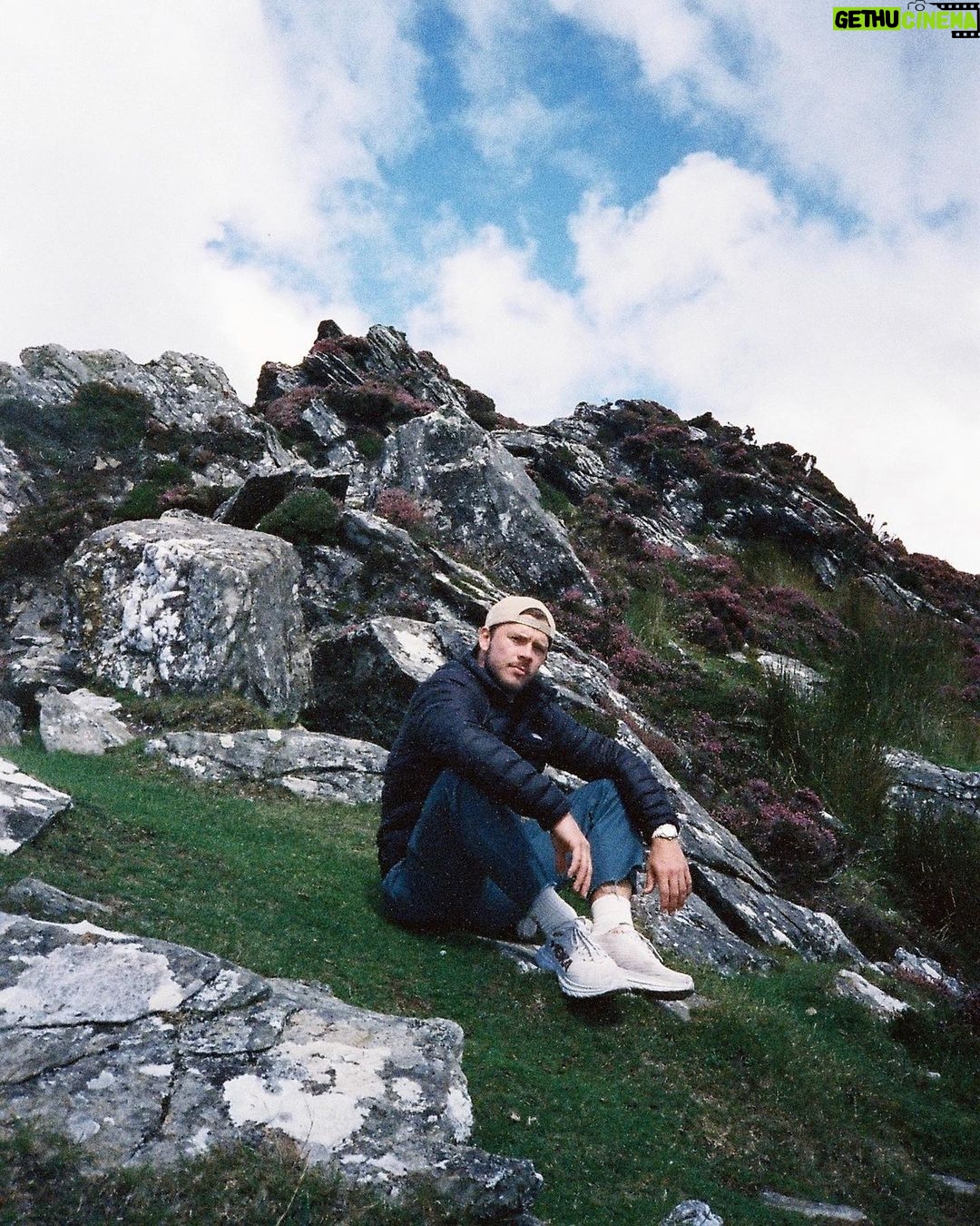 Zoey Deutch Instagram - 🪨 #back #to #my #rock #roots 🪨 #i #fucking #love #rocks 🪨 Donegal, Ireland