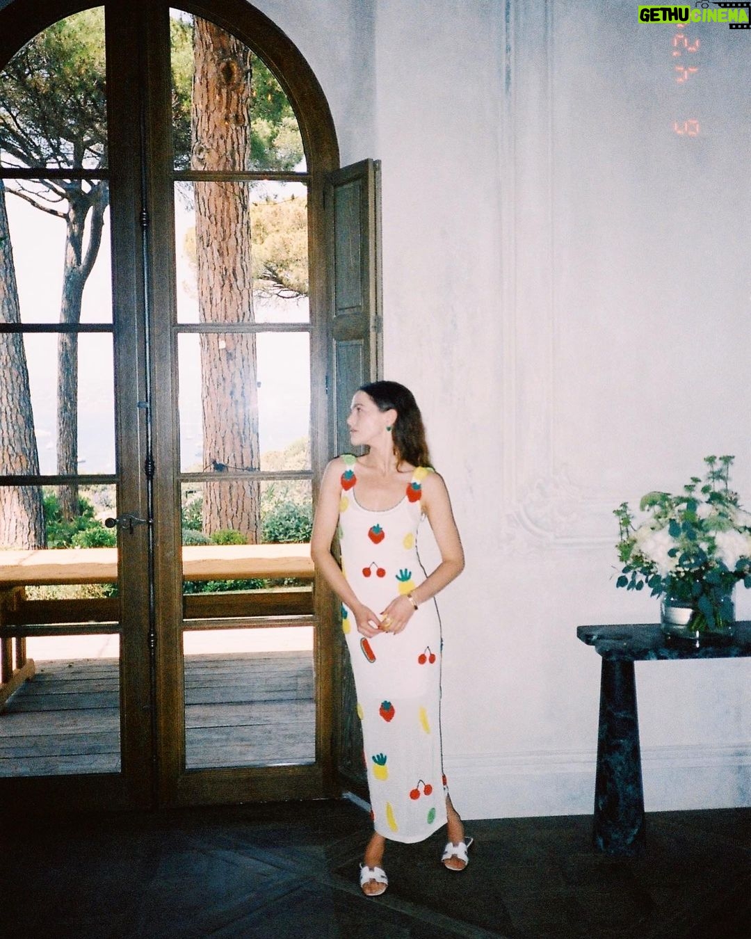 Zoey Deutch Instagram - a weekend away 🇫🇷