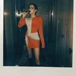 Zoey Deutch Instagram - how many cameras does a girl (me) use to take photos of herself when she likes her outfit (5 minimum)🫡 London