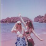 Zoey Deutch Instagram - MY BIG SIS IS GETTING MARRIED !! #thezachelorette #zaddie4ever 🐎 🐚 🏝️ 💍