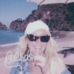 Zoey Deutch Instagram - MY BIG SIS IS GETTING MARRIED !! #thezachelorette #zaddie4ever 🐎 🐚 🏝️ 💍