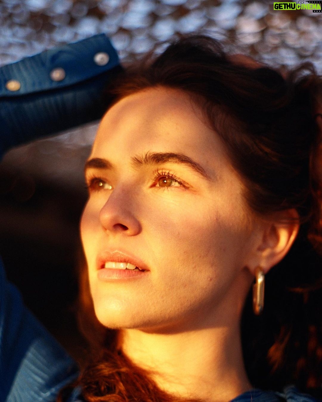 Zoey Deutch Instagram - i looooove u!!! π¦π«Άπ«βοΈ