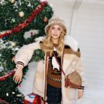 Zoey Deutch Instagram - 🦖holiday✨szn🎄has⛄️officially❄️begun♥️ #coachholiday #coachny @coach