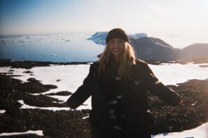 Zoey Deutch Instagram - forever grateful for this once in a lifetime opportunity to visit the most beautiful place i’ve ever been to 🇦🇶 also did u know a group of penguins is called a waddle