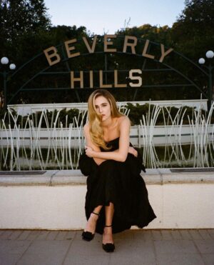 Zoey Deutch Instagram - Thank you @interviewmag for this fun stuff and thank you to my partner in crime @glenpowell for interviewing me. Link in bio 🍟 

Photographed by @ccopp 
Styled by @mimi.wade 
Hair: @bridgetbragerhair 
Makeup: @babskymakeup 
Production: @kristaworby 
Manicure: @nailsbyemikudo 
Fashion Assistant: @leilakyriacos