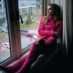 Zoey Deutch Instagram - 🖤🤍💗