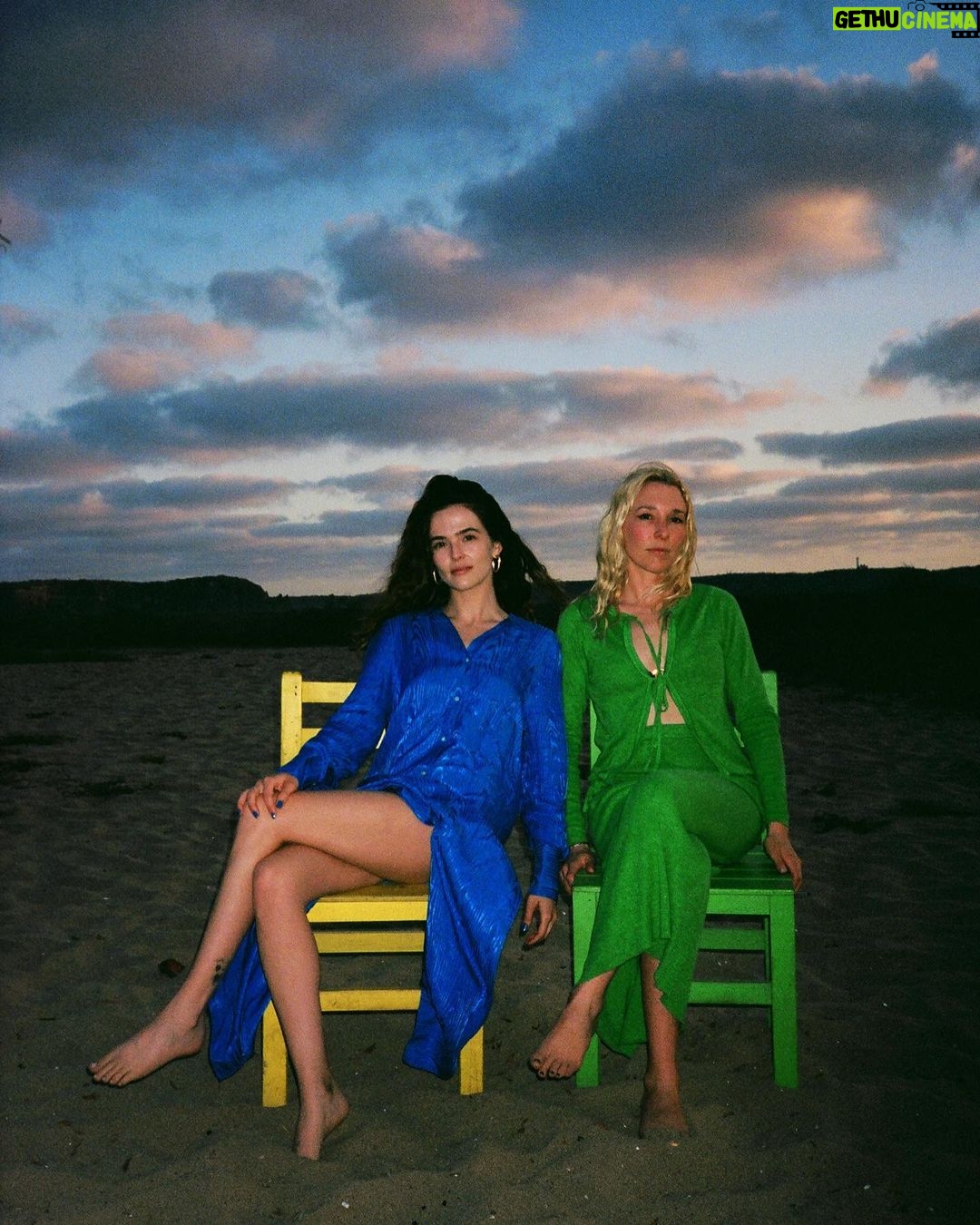 Zoey Deutch Instagram - MY BIG SIS IS GETTING MARRIED !! #thezachelorette #zaddie4ever 🐎 🐚 🏝️ 💍