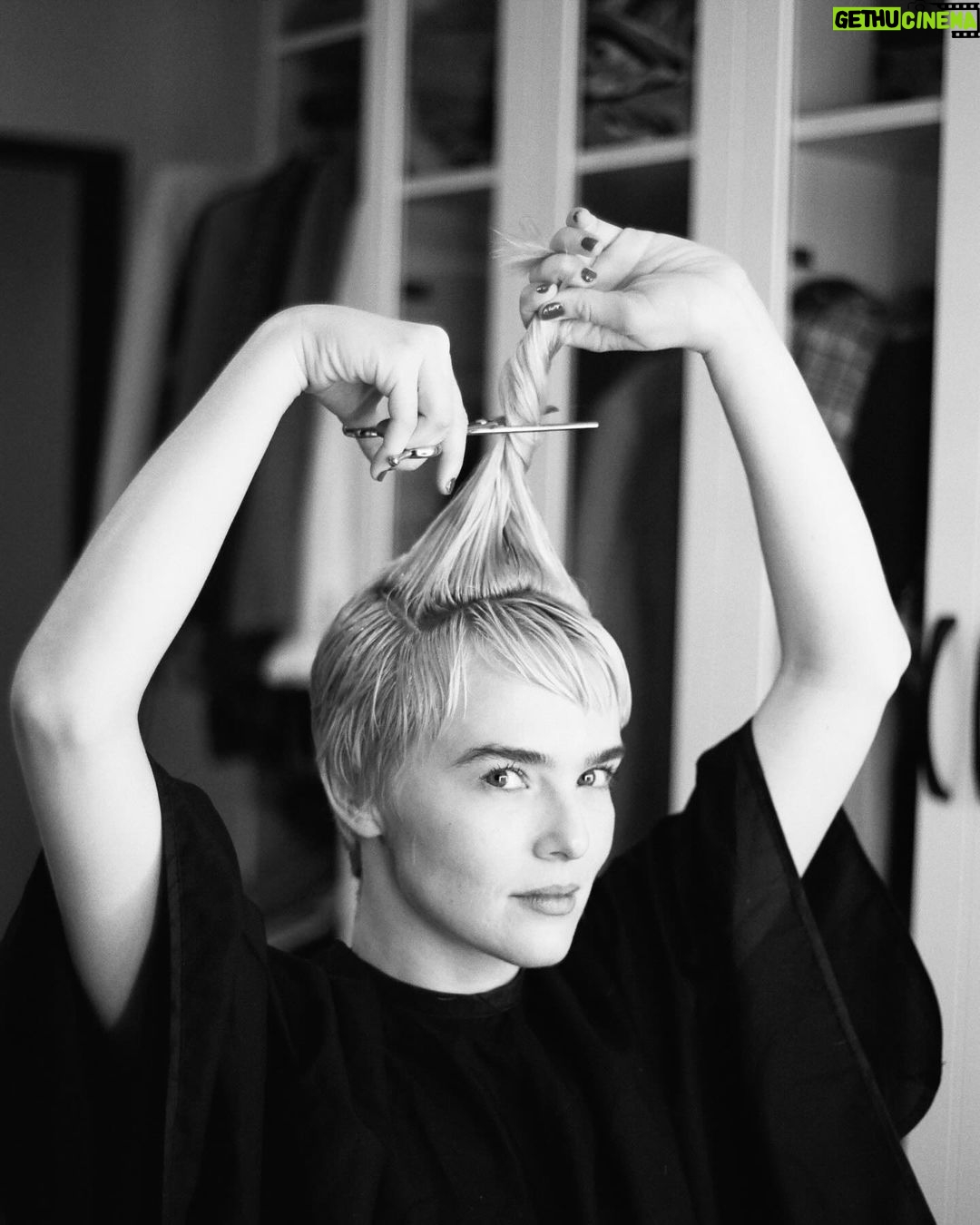 Zoey Deutch Instagram - whoooo is sheeeee?! thank you to my longtime hair collaborators @traceycunningham1 @bridgetbrager @redken for bringing my hair back to blonde thanks to #redkenshadeseq in a whole very new way for my next project #redkenpartner #identitycrisis!!! photos by my brilliant big sis @maddiedeutch