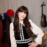 Zooey Deschanel Instagram - 🌼🌼🌼