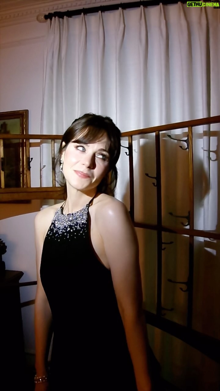 Zooey Deschanel Instagram - Just a little get ready with me 📹