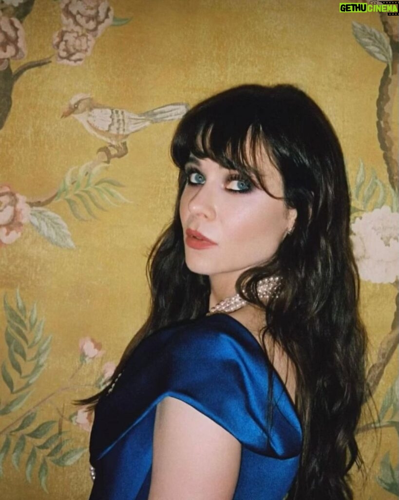 Zooey Deschanel Instagram - Heading to Trader Joe’s…do you guys want anything?