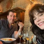 Zooey Deschanel Instagram - Thoroughly entertained! 🍎🥂🎭