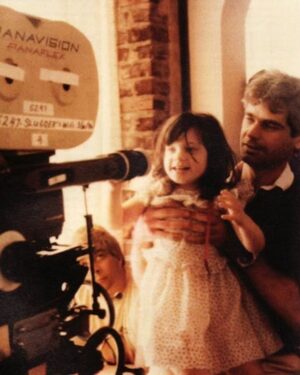 Zooey Deschanel Instagram - As a mom in a co-parenting family I am just so grateful for the dads in mine and my kids’ lives! From Daddy(Jacob), to Bonus Daddy (big-dad jonathan), Papa(Caleb)and Grandpa Jim. We are blessed with amazing father figures. Happy Father’s Day to all who father and nurture and mentor today! Hope you feel celebrated. 🩶🩵