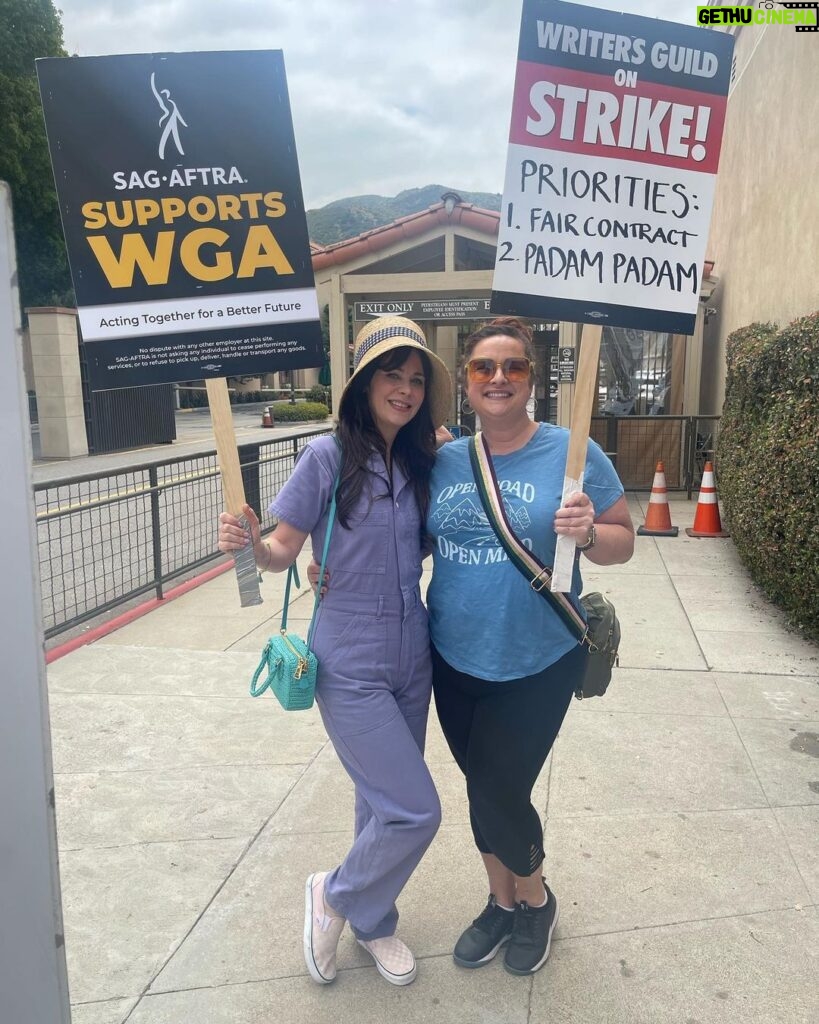 Zooey Deschanel Instagram - We ❤️ our writers! Showed up today to support our friends in the WGA (and also bring them pie bites). They are the yin to our yang and we are nothing without them! (Thanks to our pal @drlawyercop for showing us the ropes of picketing!)