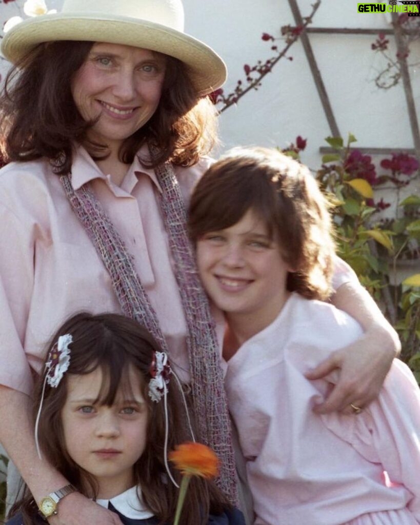 Zooey Deschanel Instagram - Happy Mother’s Day to my AMAZING mom! I’m so lucky I got to have you as my mother. And to all the people who mother and nurture like mothers out there- today we celebrate you!