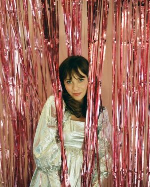 Zooey Deschanel Instagram - Hi! It’s my birthday and so I would love to ask, as a birthday wish, for everyone to do something nice for somebody else. A friend or a stranger, doesn’t matter. Give a compliment, open a door for someone, call someone you haven’t talked to in a long time… etc. If you feel like it let me know what your good deed was in the comments. Thank you so much! I am so grateful for all of your kindness.