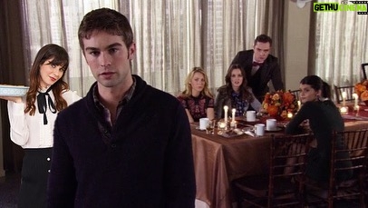 Zooey Deschanel Instagram - Nothing says thankful like making a cameo in all of the most iconic Thanksgiving episodes 🦃🥧