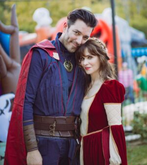 Zooey Deschanel Instagram - Dr. Strange and a princess walk into a haunted house… what could go wrong? 🤔

📷: @teribocko