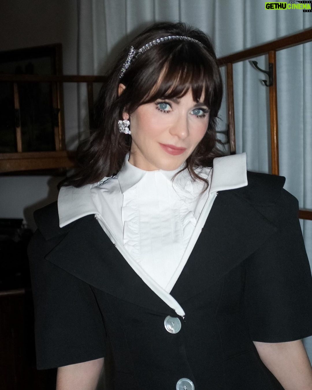 Zooey Deschanel Instagram - Just frolicking around the DGA Awards 🖤