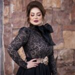Zuhur Alaa Instagram - انهم يختارون النظر إليك بالطريقة التي ترضيهم، بغض النظر عن حقيقتك لذا لا تكترث." عيدكم مبارك مكياج وشعر علي اسماعيل @ali_esmaeel_e مصمم الازياء سيف العبيدي @saif.alobaidi83 تصوير ايهاب البدر @ehab.albader