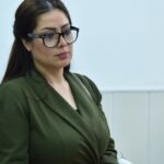 Zuhur Alaa Instagram - اليوم نزلت الكم مجموعة صور مع الغاليين على قلبي الكبير سامي قفطان والقديره فاطمه الربيعي والرائع كاظم القريشي في #غايب_في_بلاد_العجايب @malakabdalifilm مساعد مخرج @osama_alsharqi اخراج