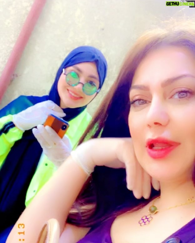 Zuhur Alaa Instagram - طبعا هاي من الصبح وجان اخر ايام تصورينا اني والجميله فاطمه فتوششششه الي جانت مشرفه على الازياء شكرا الج على كلشي تعبتج ويايه انتي انسانه رائعه ومجتهده وراقيه جدا @fatosh_alazaoya #غايب_في_بلاد_العجايب #دبي #بغداد #قطر #العراق #الامارات #البصرة #كورونا #خليك_بالبيت #اربيل #الكويت #الاردن #سوريا #صور #ff #iraq # سوريا # ادراما #تصويري