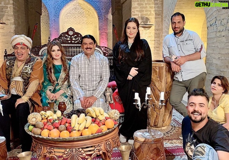Zuhur Alaa Instagram - صور كواليس حلقة اليوم شهريار الكبير زهير محمد رشيد كاظم القريشي سولاف هبه صباح المصور علي غني وحيدر الخياط #غايب_في_بلاد_العجايب مساعد مخرج @malakabdalifilm @osama_alsharqiاخراج