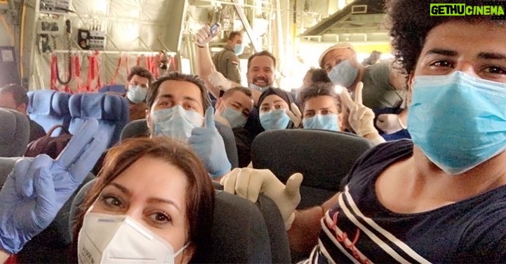 Zuhur Alaa Instagram - لا توجد هناك علاقات عبثيه في الحياة ، فكل إنسان تقابله هو إما اختبار او عقوبة او هدية من السماء وأنتم فعلاً هدية من السماء🌷🌷🌷