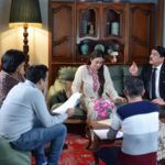 Zuhur Alaa Instagram – شكرا من القلب .. لكادر عمل غايب في بلاد العجايب فنيين وفنانين والقائمين عليه
كان هدفنا إسعاد الجمهور رغم كل الظروف التي صادفتنا ومصاعب التصوير في اكثر من محافظة عراقيه
ويارب نلتقي على هاي المحبة
كل عام وأنتم بخير كل عام وانتم الناجحين كل عام وأنتم مجموعين على المحبة والخير والنجاح
ويارب تنزال هاي الغمة عن العالم🙏#غايب_في_بلاد_العجايب
@malakabdalifilm مساعد مخرج
@osama_alsharqi اخراج
