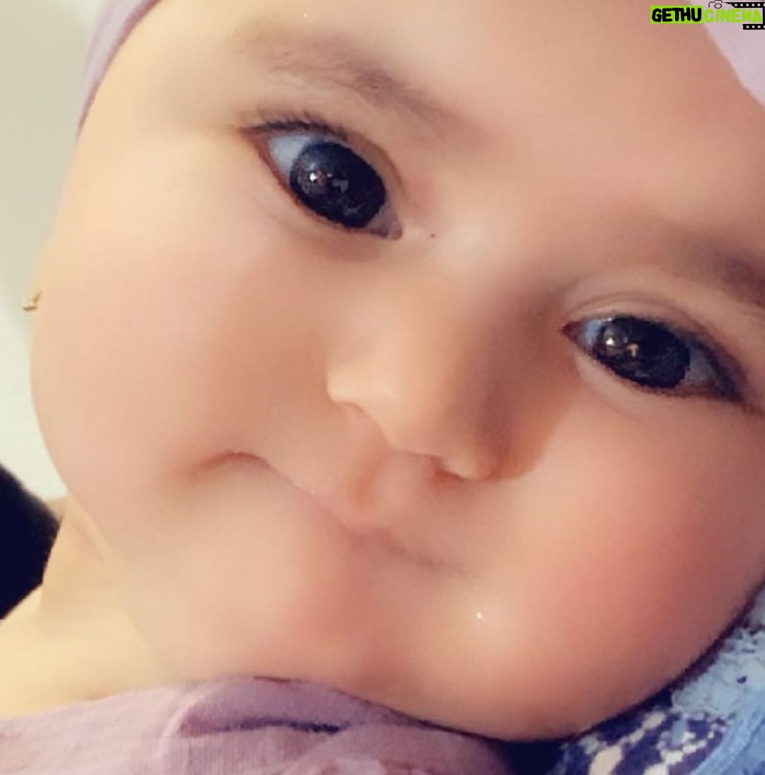 Zuhur Alaa Instagram - كم انتِ جميلة يا رزان اتمنى لك ِحياة تشبهك 😘🧿🧿
