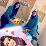 Zuhur Alaa Instagram - رسالة حب و شكر وامتنان لكل كادر مستشفى الاميرات على حسن تعاملهم ورقي أخلاقهم واخلاصهم في عملهم بالأخص صاحبة القلب الكبير والإنسانية العالية وأخلاق رفيعة بالاضافة الى مهارتها الكبيرة في عملها القريبه الى قلبي الدكتورة بان عزيز المعموري دمتي خير صديقة واخت عزيزة شكرا لكم جميعا حبي وامتناني لكم لا يوصف يساوي فرحتي بالمولود🌹🌹🌹🌹🌹