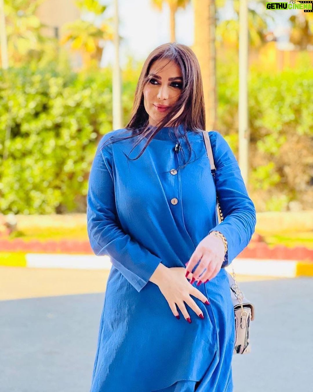 Zuhur Alaa Instagram - تهرع دائمًا لمن يهبك الأمان و يشعرك بالتقدير، قبل الذي يحبك فقط.💙💙❤️💙💙
