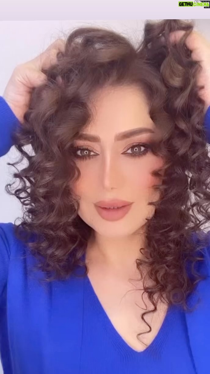 Zuhur Alaa Instagram - شلونكم عيوني 💙💙❤️❤️💙❤️💙 مكياج وشعر صالون رزان @razan_salon
