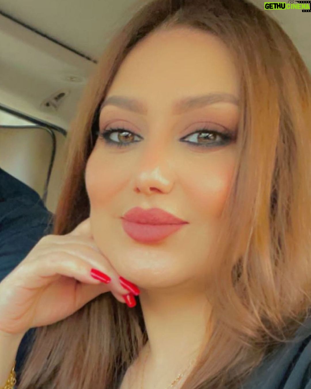 Zuhur Alaa Instagram - " سأكتفي بمن يسعى جاهداً ليراني مبتسم ."❤️