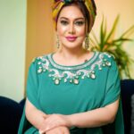 Zuhur Alaa Instagram - بمناسبة شهر رمضان المبارك، اتمنى لكم شهرا مليئا بالرحمة والسعادة والتوفيق، وكل عام وأنتم بخير. مكياج الصديق علي اسماعيل @ali_esmaeel_e مصمم الازياء الرائع سيف العبيدي @saif.alobaidi83
