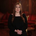 Zuhur Alaa Instagram - ‏ليس علينا أن نتكلف لنكون الأجمل.. فنحن بعفويتنا رائعون. #مسلسل #ام_بديلة اشراف عام اوس الشرقي @awsalsharqi اخراج @david_oryan مخرج منفذ @rslan.rslan سيناريست @nadaimadkhalil أشراف وأداره الانتاج والعمل @selimfares @yarasrour @aws.studios