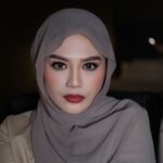 Zulin Aziz Instagram - Kemas sangat Si Suzi ni mekap tau. Kita yg cerewet bab mekap ni jatuh cinta eh!! Sampai ke malam tahan mekap kita.. Lebiuuu lahhh!! 💄 : @suziana.temizer.muaipoh #zulinatwork