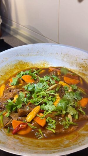 Zulin Aziz Instagram - Harini Zulin masak Daging paprik 😋

Entah lagu apa aku letak tu. Asalkan bunyi thailand jadilah.
Kasik mood sikit .Korang masak apa harini?

Bahan kisar : @nourskitchen.hq 
#puanzulinkedapur