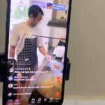 Zulin Aziz Instagram - Ehem.. ehemm.. ada orang dah ambik alih dapur kita lah. Sedap pulak tu dia masak! Nak bubuh hashtag apa ni 🧐