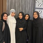 Zulin Aziz Instagram - Bersahabat dah berbelas tahun Rezeki dapat sama2 dalam majlis ilmu penuh Baraqah ni ❤️ Terima kasih @umieaida9 @ermafatima @bettyrahmad anjurkan majlis ilmu. Semoga Allah limpahi pahala berganda2 Dan dipermudahkan urusan dunia akhirat,amin. Musollah Aisyah Ribath Fatimah Bayt Ar Rahman #westandforpalestine 🇵🇸